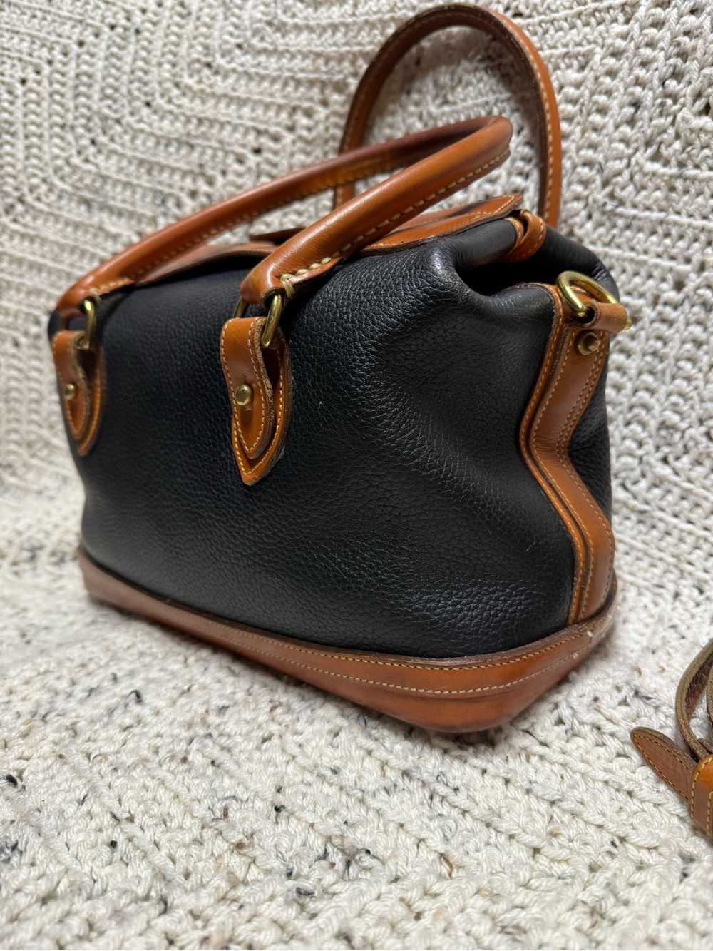 Vintage Dooney and Bourke Black Doctors Satchel - Picture 8 of 13